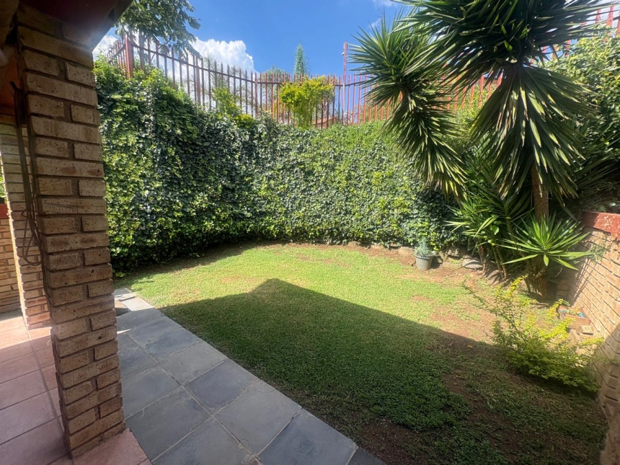 2 Bedroom Property for Sale in Wilgeheuwel Gauteng