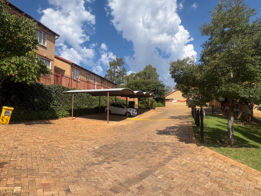 2 Bedroom Property for Sale in Wilgeheuwel Gauteng