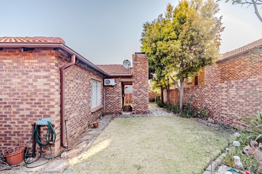 2 Bedroom Property for Sale in Amberfield Gauteng