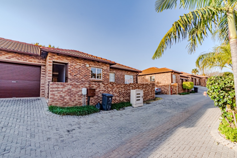 2 Bedroom Property for Sale in Amberfield Gauteng