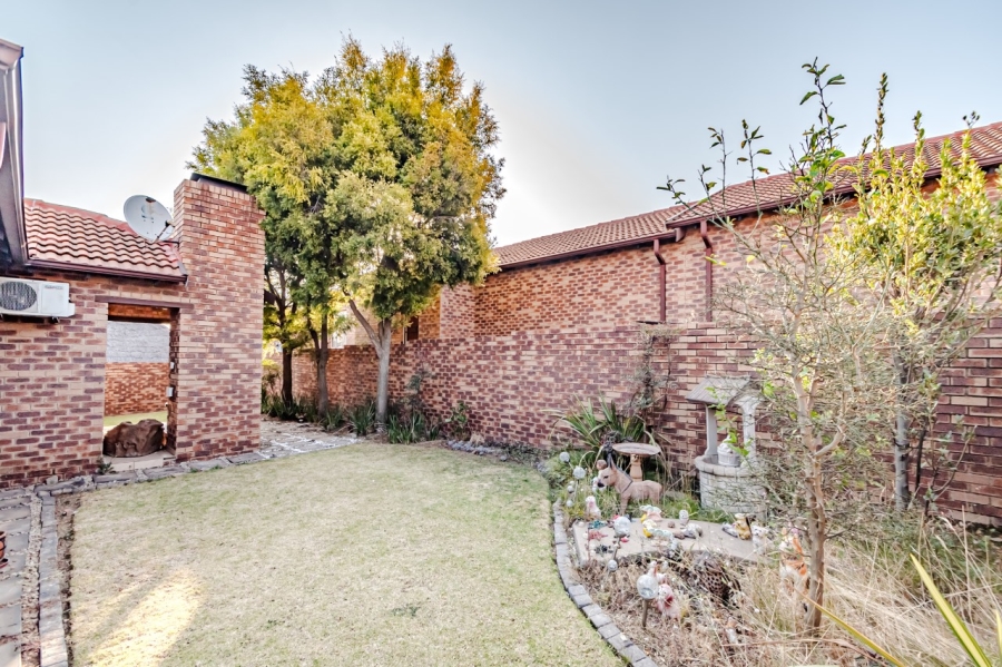 2 Bedroom Property for Sale in Amberfield Gauteng