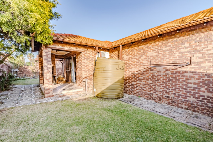 2 Bedroom Property for Sale in Amberfield Gauteng