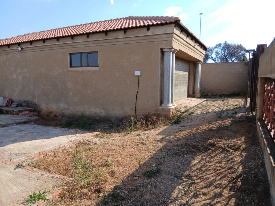 1 Bedroom Property for Sale in Lotus Gardens Gauteng