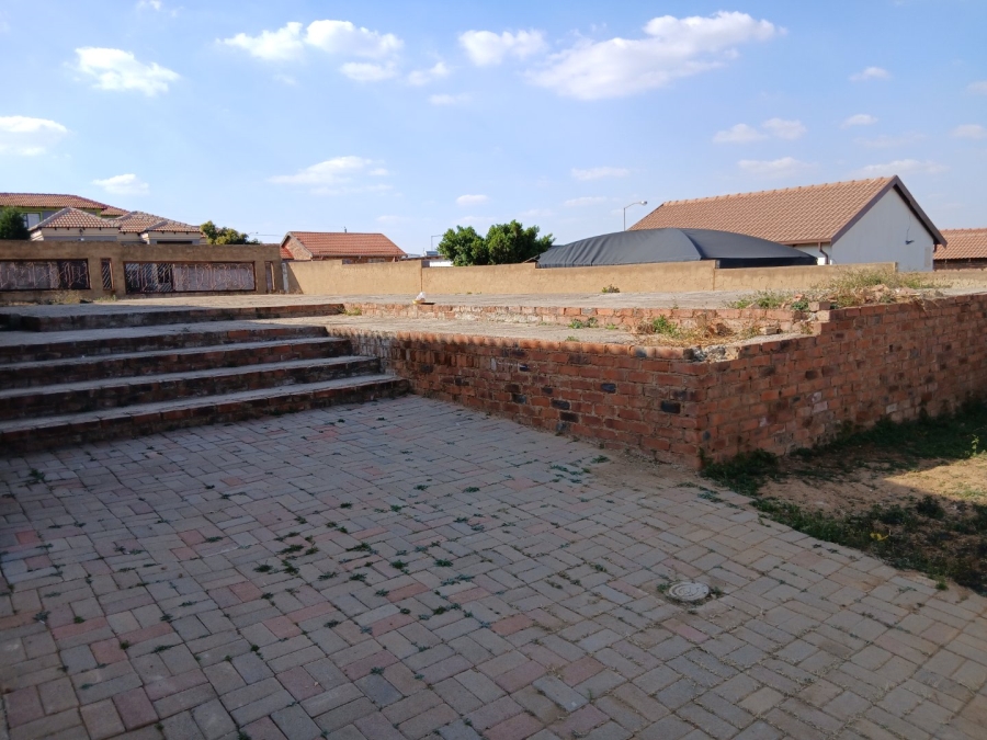1 Bedroom Property for Sale in Lotus Gardens Gauteng