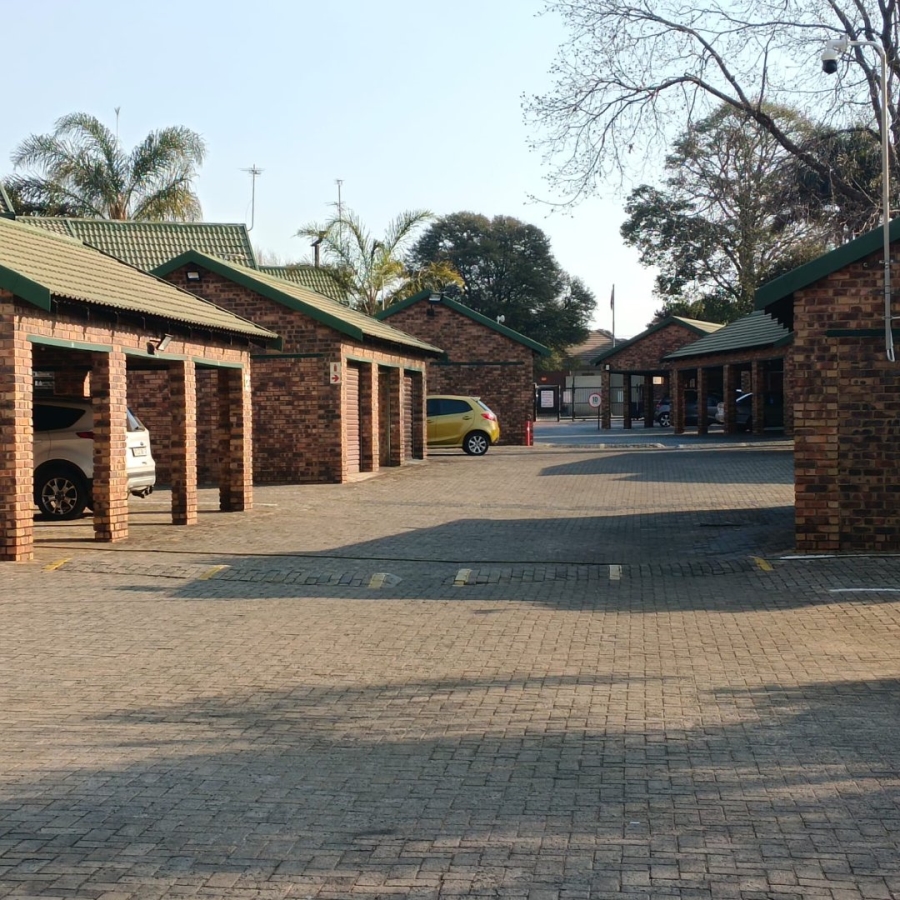 4 Bedroom Property for Sale in Glen Marais Gauteng