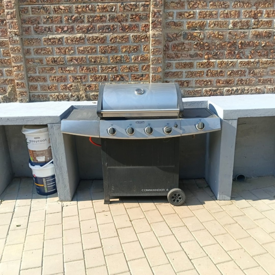 4 Bedroom Property for Sale in Glen Marais Gauteng