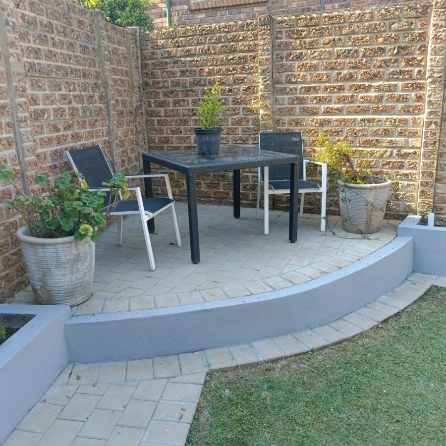 4 Bedroom Property for Sale in Glen Marais Gauteng