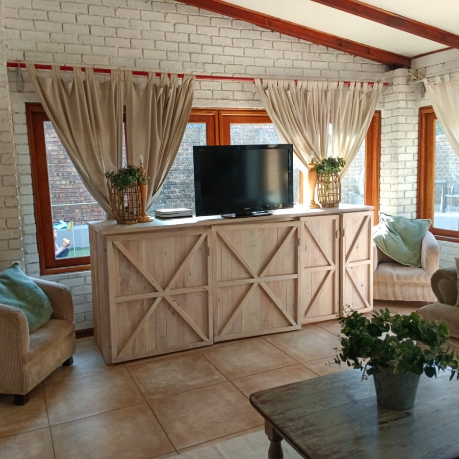 4 Bedroom Property for Sale in Glen Marais Gauteng