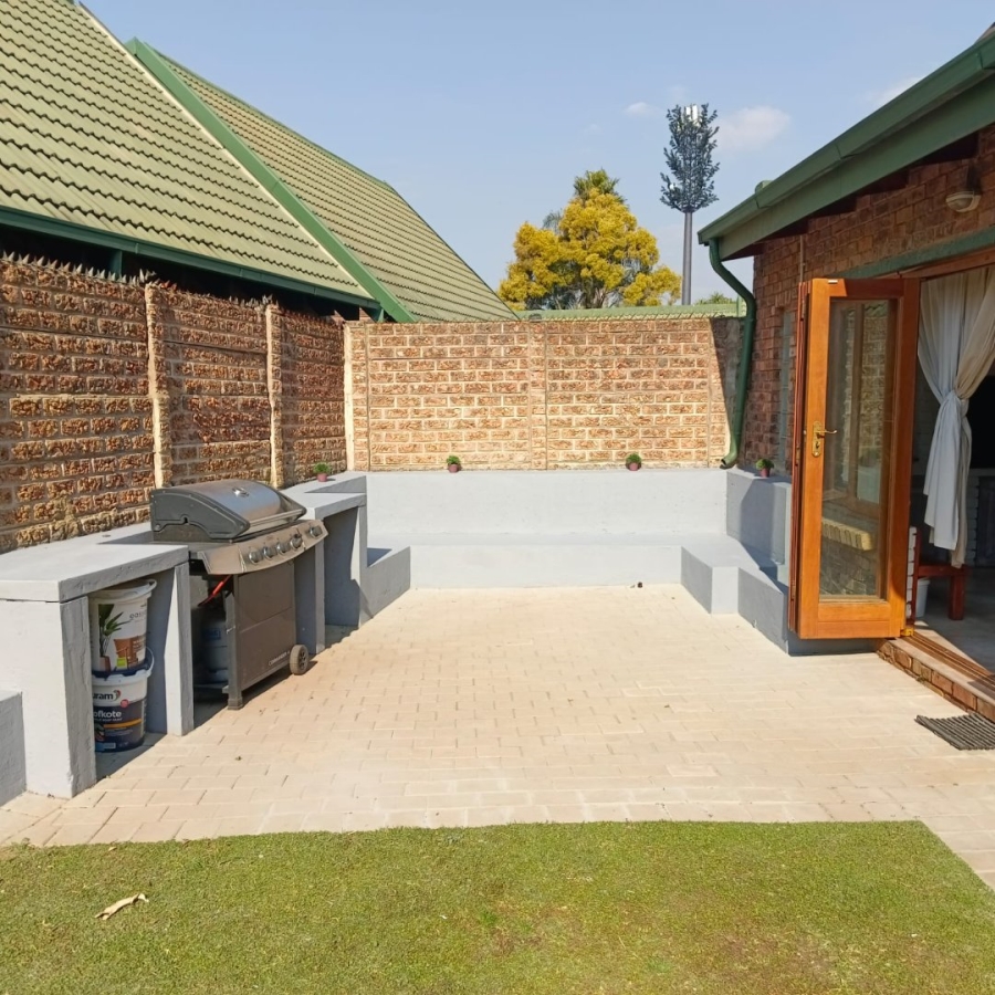 4 Bedroom Property for Sale in Glen Marais Gauteng