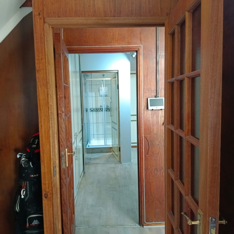 4 Bedroom Property for Sale in Glen Marais Gauteng