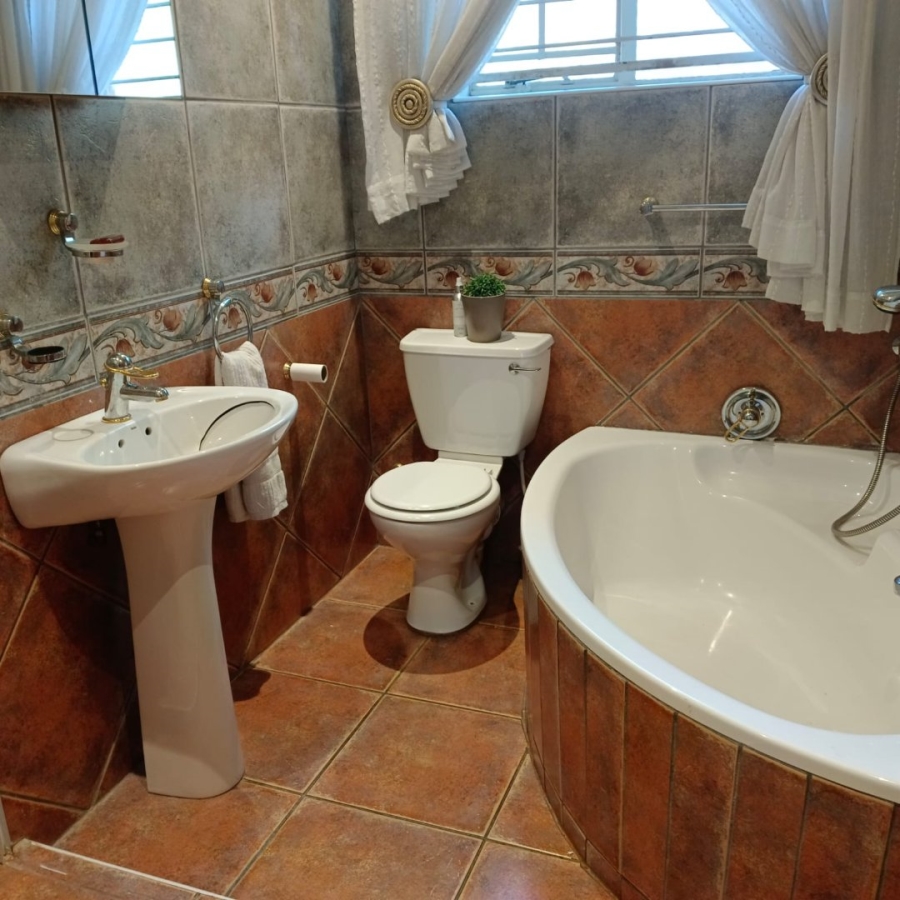 4 Bedroom Property for Sale in Glen Marais Gauteng