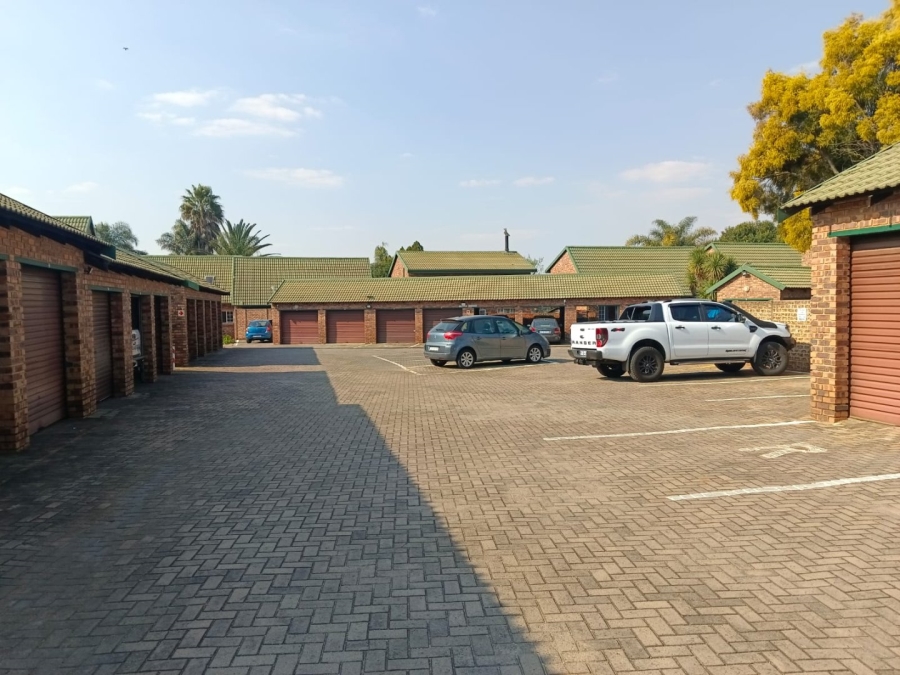 4 Bedroom Property for Sale in Glen Marais Gauteng