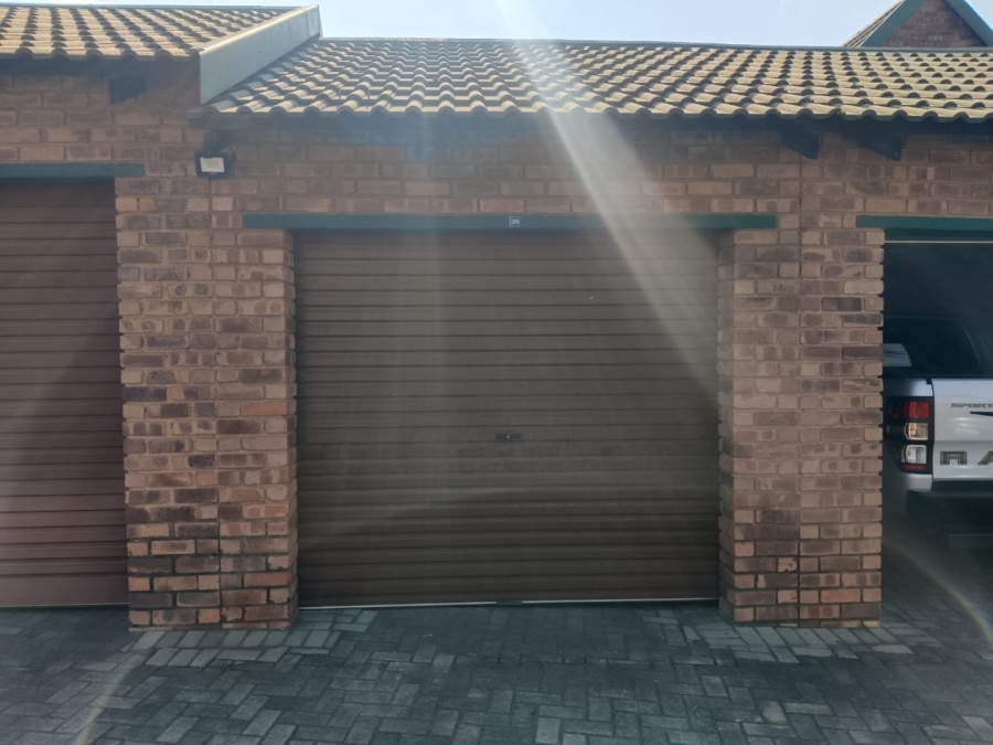 4 Bedroom Property for Sale in Glen Marais Gauteng