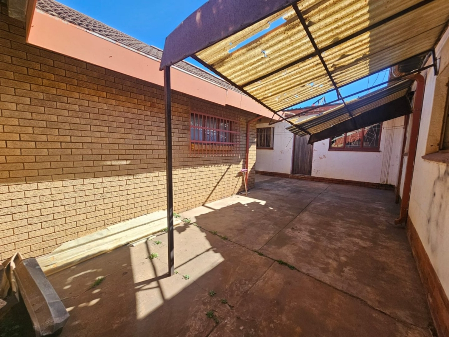 4 Bedroom Property for Sale in Laudium Gauteng