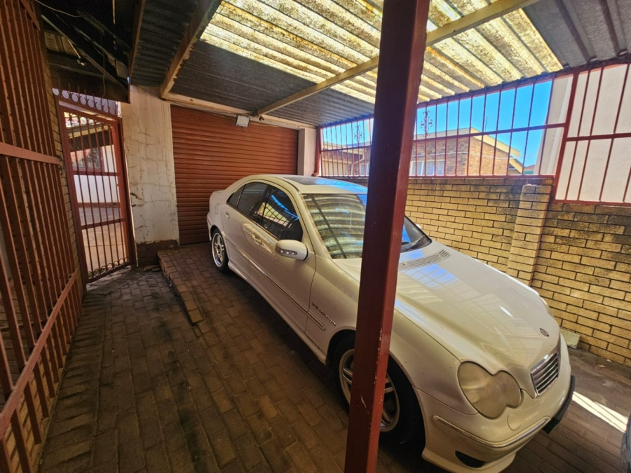 4 Bedroom Property for Sale in Laudium Gauteng