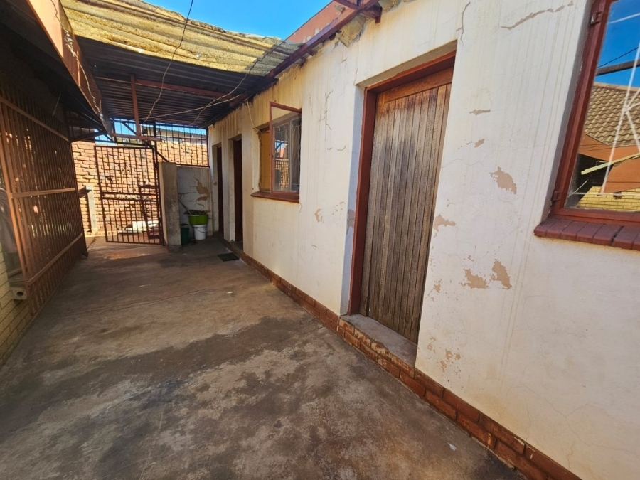 4 Bedroom Property for Sale in Laudium Gauteng