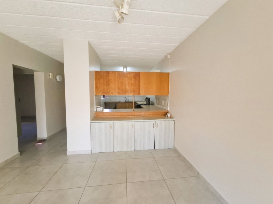 To Let 2 Bedroom Property for Rent in Garsfontein Gauteng