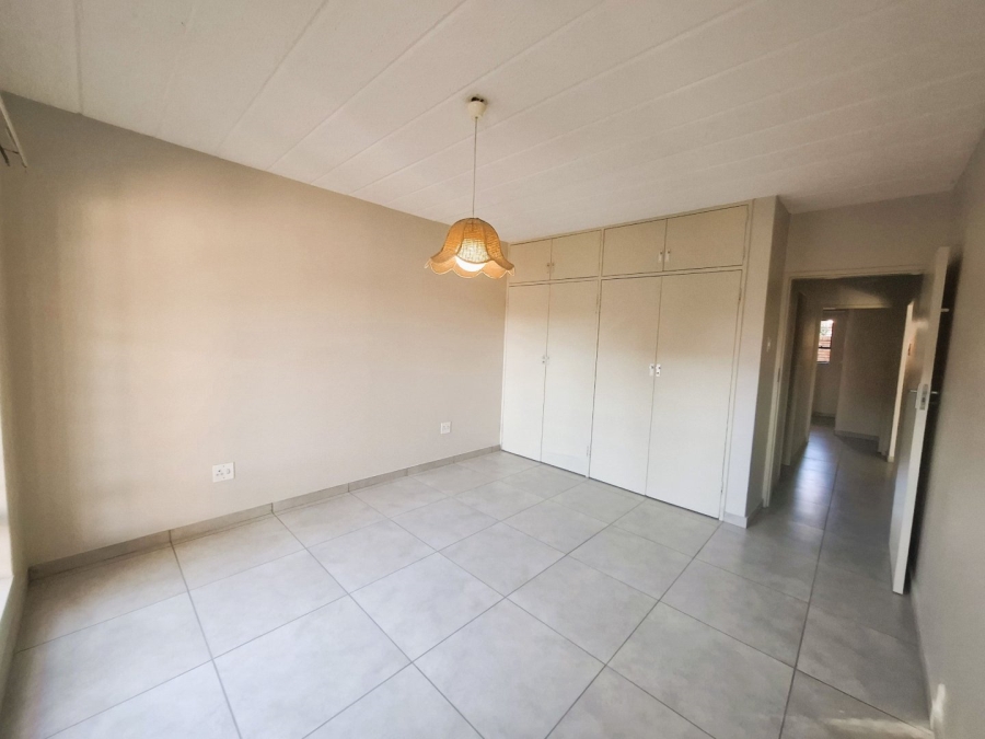 To Let 2 Bedroom Property for Rent in Garsfontein Gauteng