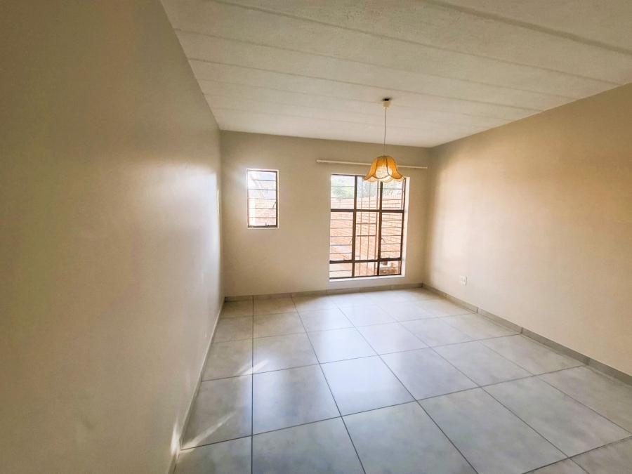 To Let 2 Bedroom Property for Rent in Garsfontein Gauteng