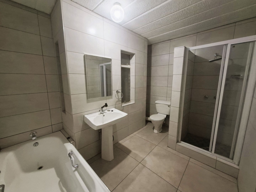 To Let 2 Bedroom Property for Rent in Garsfontein Gauteng