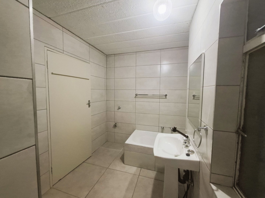 To Let 2 Bedroom Property for Rent in Garsfontein Gauteng