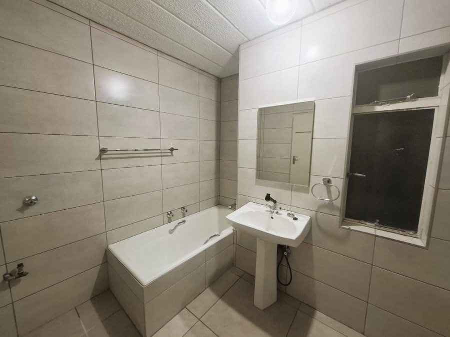 To Let 2 Bedroom Property for Rent in Garsfontein Gauteng