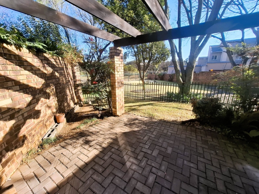 To Let 2 Bedroom Property for Rent in Garsfontein Gauteng