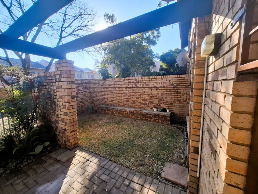 To Let 2 Bedroom Property for Rent in Garsfontein Gauteng