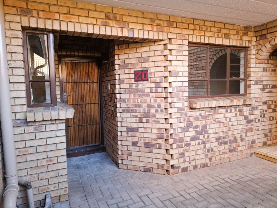 To Let 2 Bedroom Property for Rent in Garsfontein Gauteng