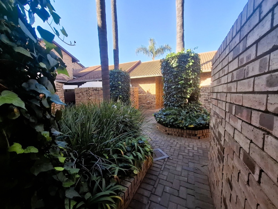To Let 2 Bedroom Property for Rent in Garsfontein Gauteng