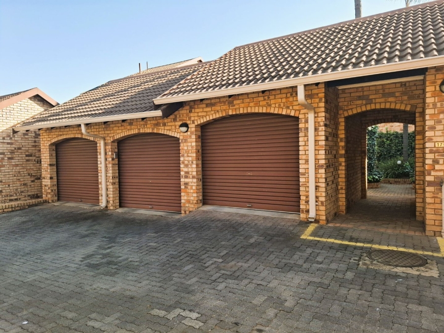 To Let 2 Bedroom Property for Rent in Garsfontein Gauteng