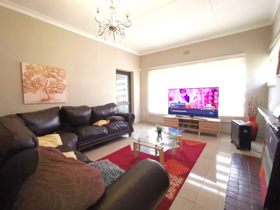4 Bedroom Property for Sale in Mondeor Gauteng