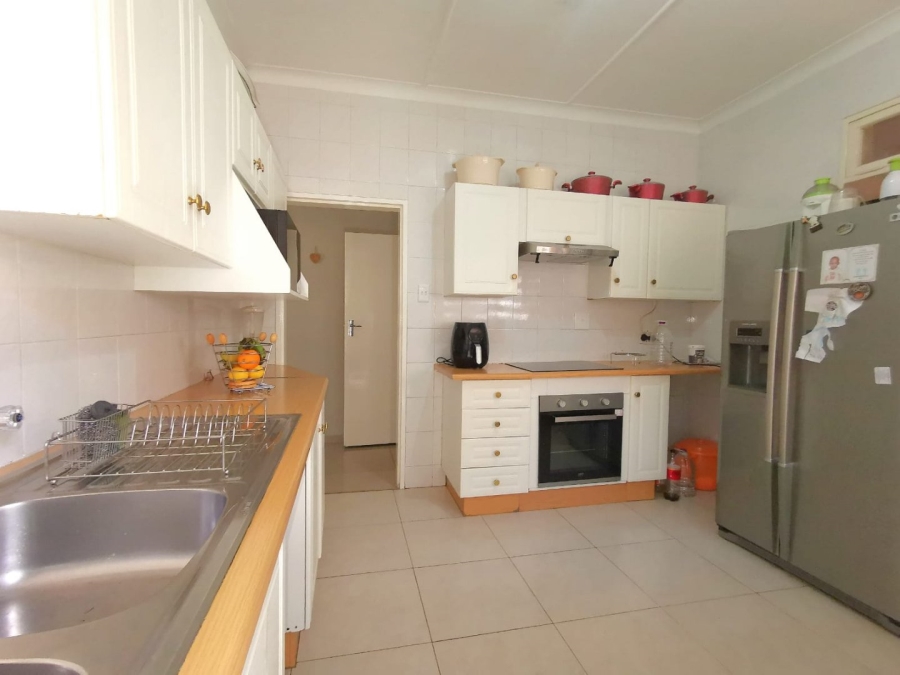 4 Bedroom Property for Sale in Mondeor Gauteng