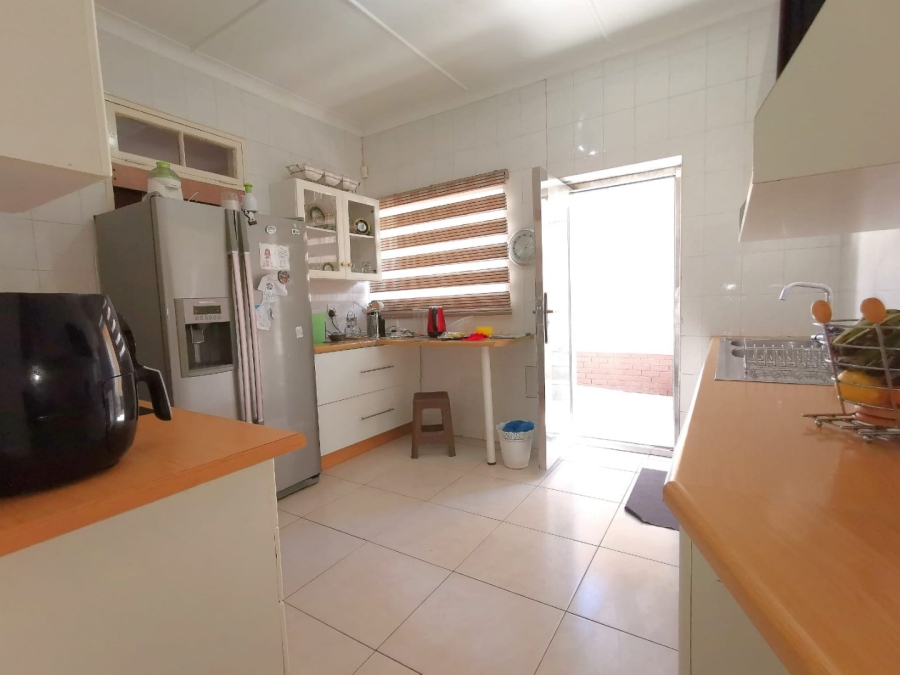 4 Bedroom Property for Sale in Mondeor Gauteng