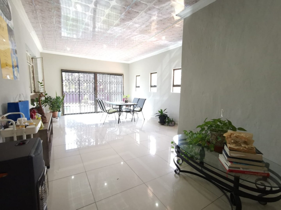 4 Bedroom Property for Sale in Mondeor Gauteng