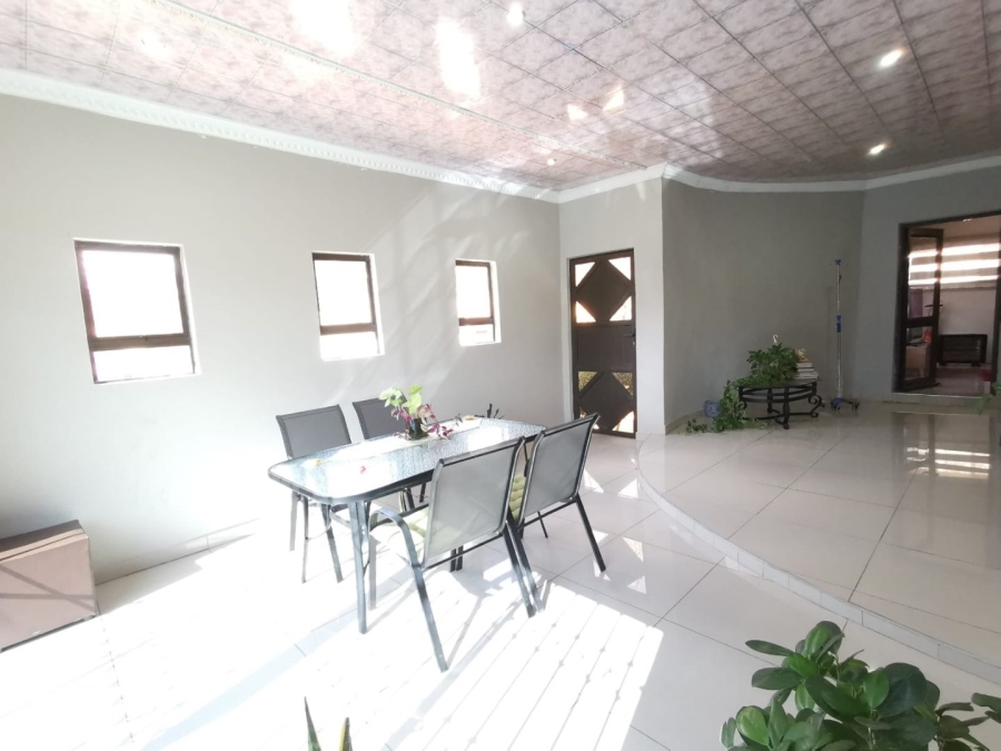 4 Bedroom Property for Sale in Mondeor Gauteng