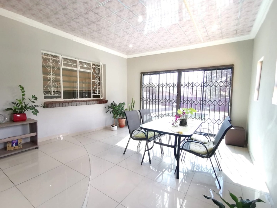4 Bedroom Property for Sale in Mondeor Gauteng
