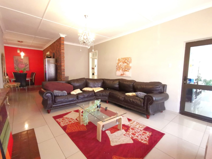 4 Bedroom Property for Sale in Mondeor Gauteng