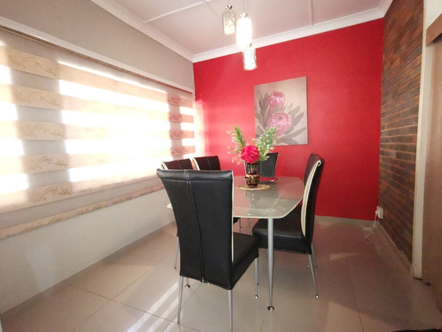 4 Bedroom Property for Sale in Mondeor Gauteng