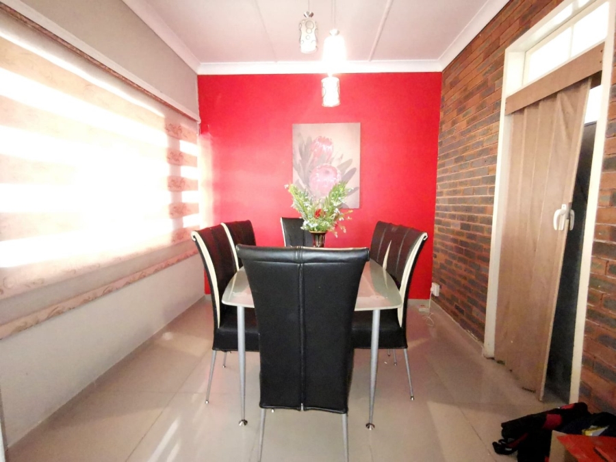 4 Bedroom Property for Sale in Mondeor Gauteng