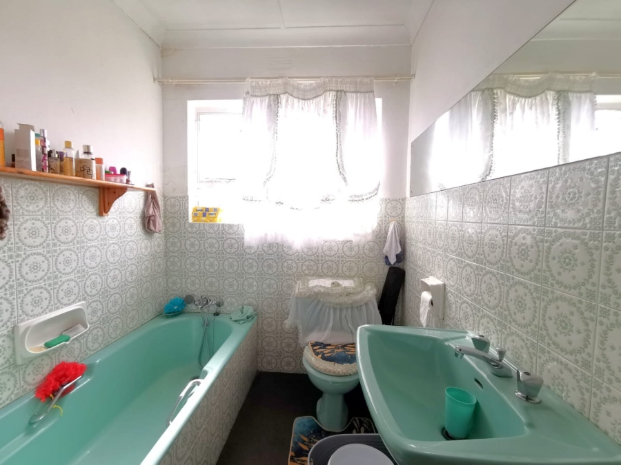 4 Bedroom Property for Sale in Mondeor Gauteng