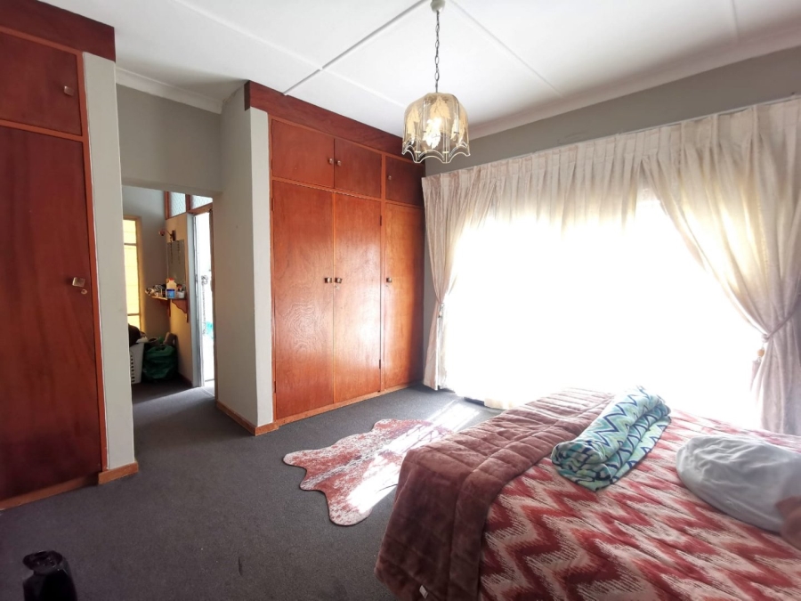 4 Bedroom Property for Sale in Mondeor Gauteng