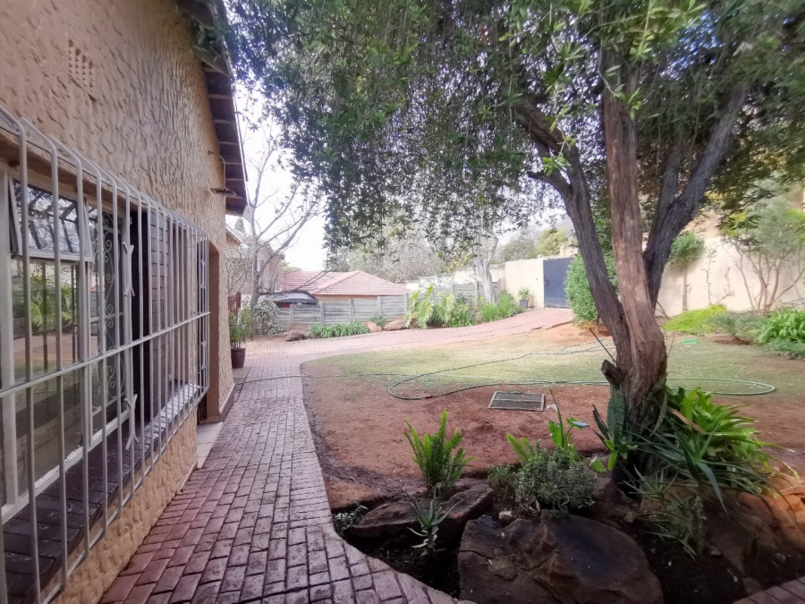 4 Bedroom Property for Sale in Mondeor Gauteng