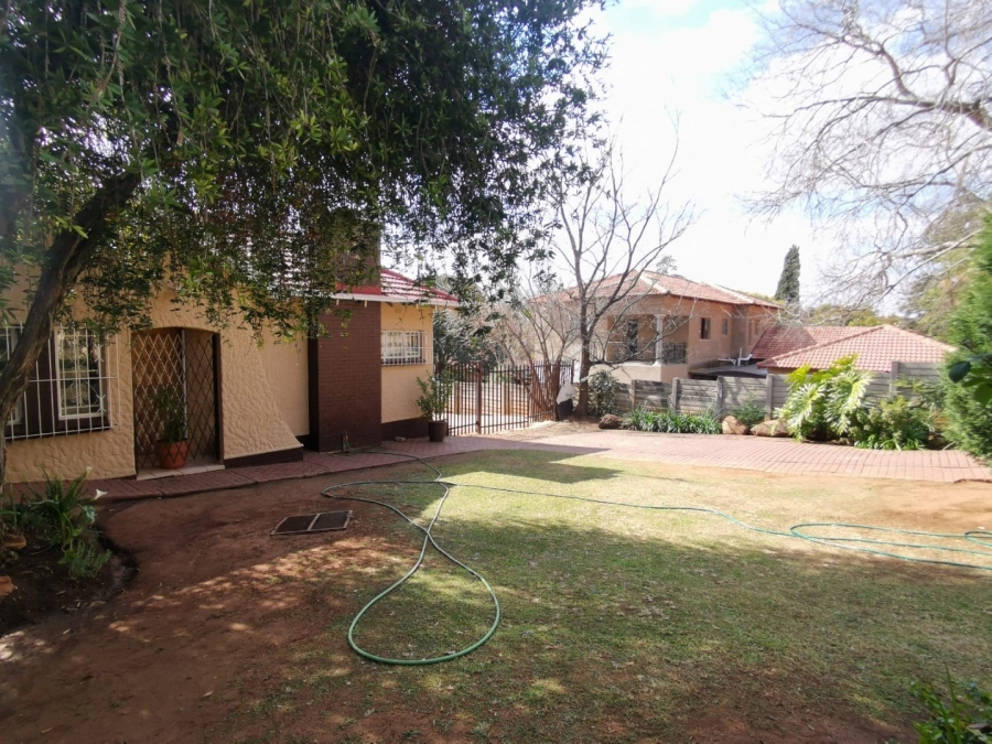 4 Bedroom Property for Sale in Mondeor Gauteng
