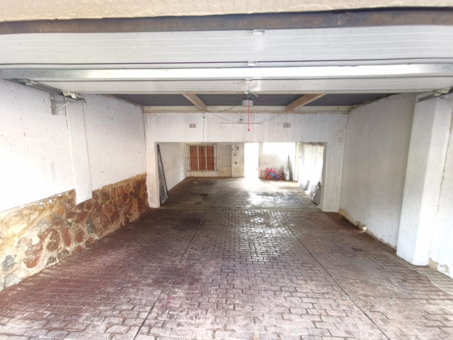 4 Bedroom Property for Sale in Mondeor Gauteng