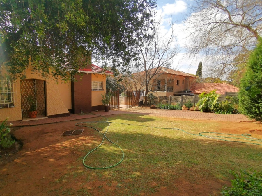 4 Bedroom Property for Sale in Mondeor Gauteng