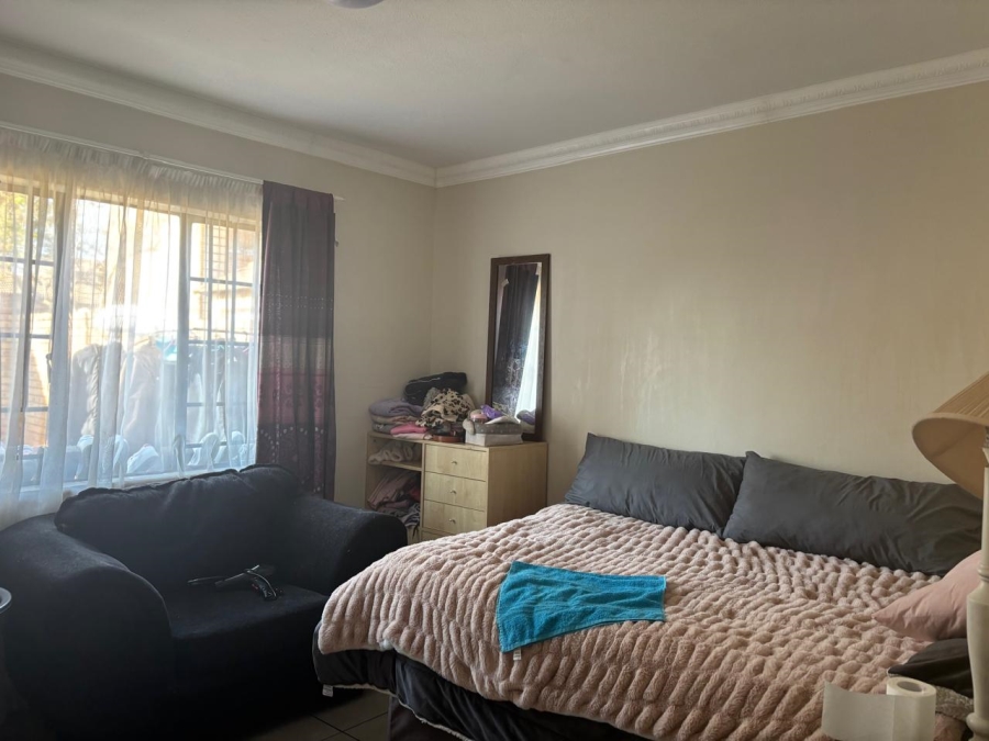 2 Bedroom Property for Sale in Die Hoewes Gauteng