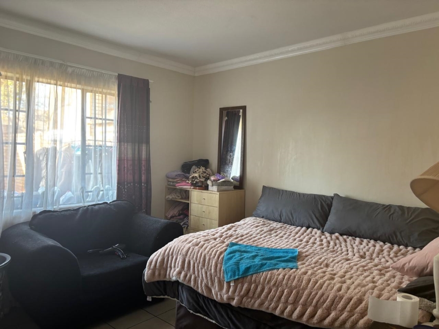 2 Bedroom Property for Sale in Die Hoewes Gauteng