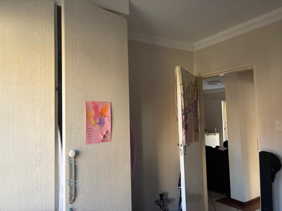 2 Bedroom Property for Sale in Die Hoewes Gauteng