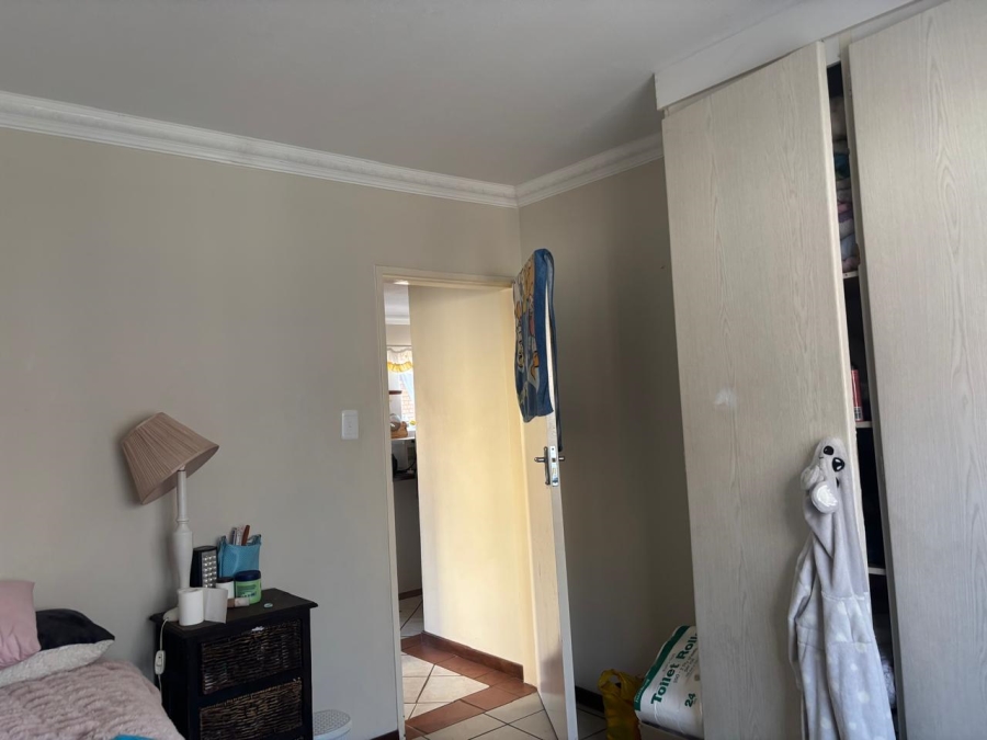 2 Bedroom Property for Sale in Die Hoewes Gauteng